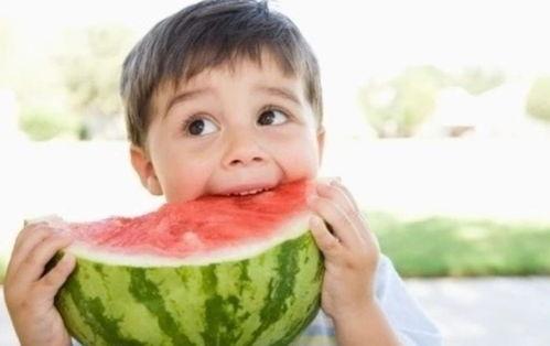 吃瓜看戏玩西瓜,吃瓜看戏，西瓜陪你度炎炎夏日